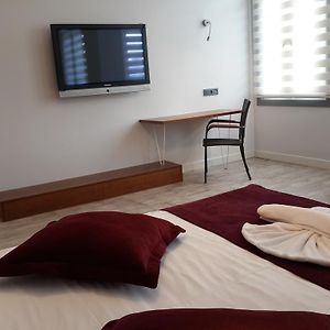 Deluxe Kamer met een King Size Bed in een Bijgebouw